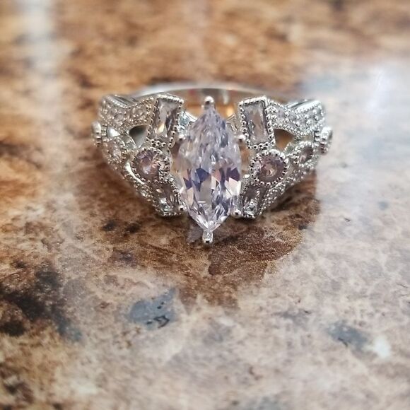 White zircon ring size 9 - Picture 3 of 10